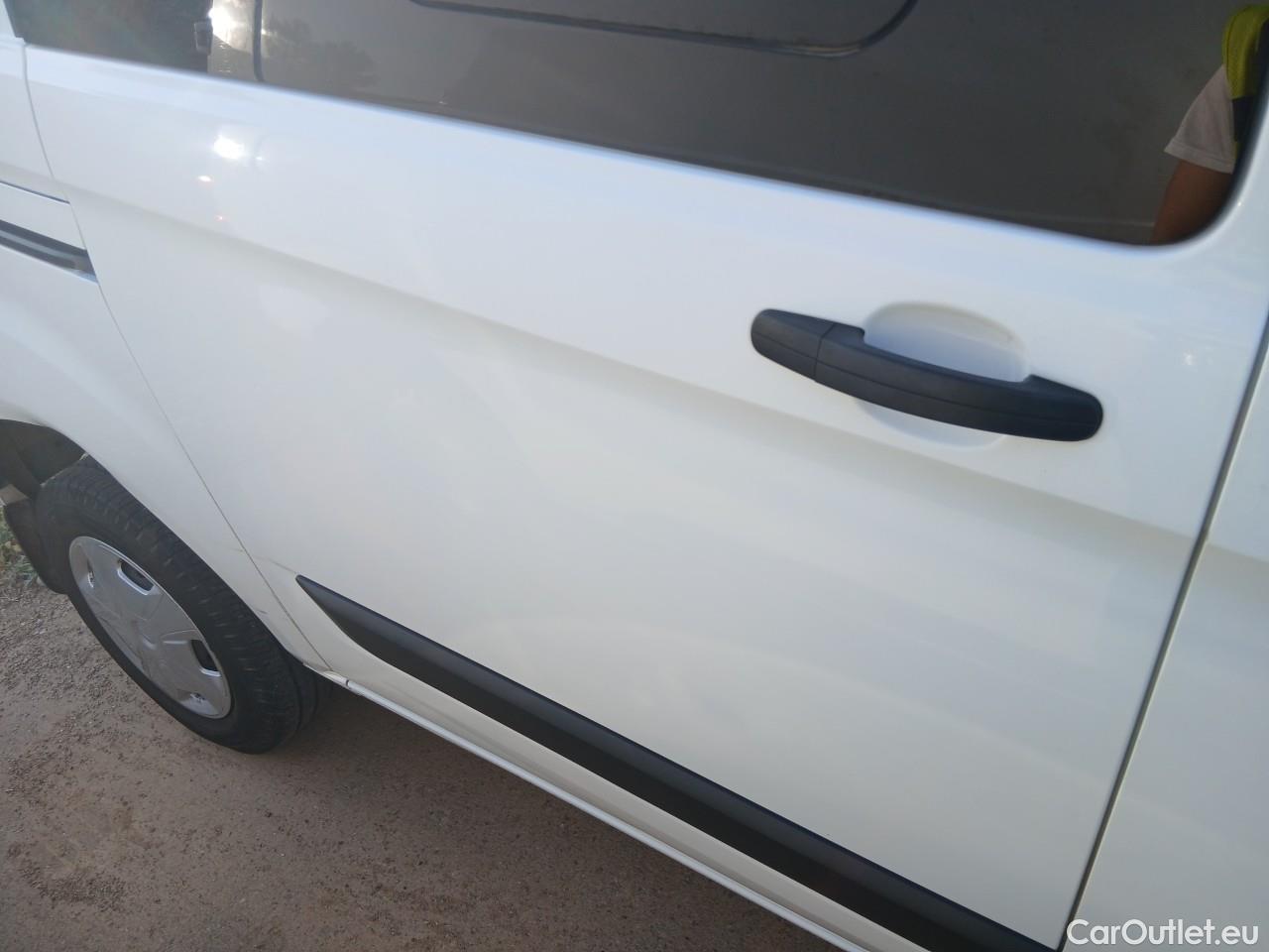  Ford  Transit  Custom Combi / Tourneo Custom 320 L1 Trend 2.0 TDCi 130CV MT6 E6dT #10