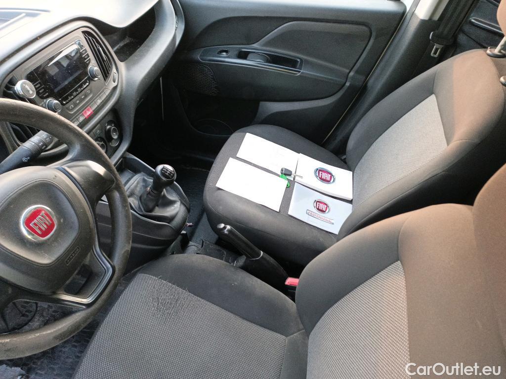  Fiat  Doblo FIAT Doblò Cargo/2015/3P/furgón derivado de turismo Cargo Base 1.3 Multijet 70kW (95CV) #51