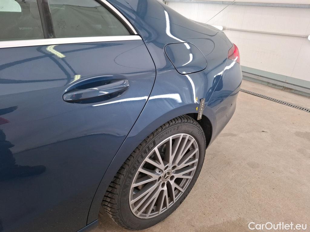  Mercedes  CLA-Klasse MERCEDES-BENZ CLA Coupe / 2019 / 4P / Coupé CLA 200 d Business Line BA8 #3