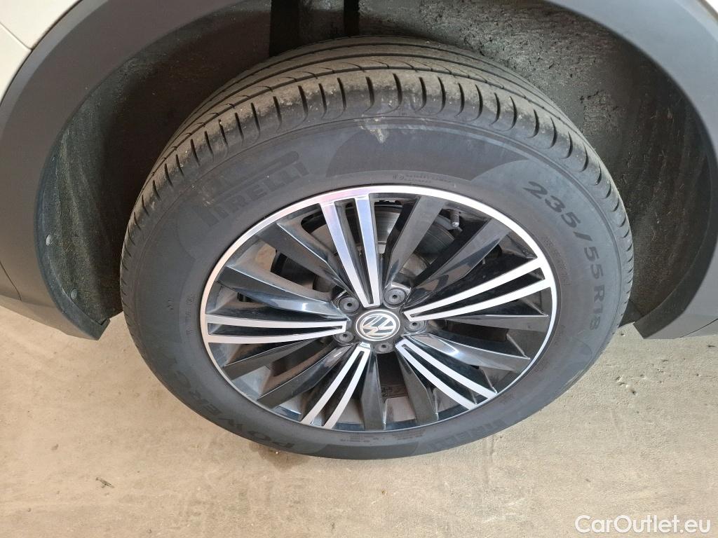  Volkswagen  Tiguan VOLKSWAGEN  / 2016 / 5P / SUV 2.0 TDI 190 DSG7 Carat Exclusive 4Motion #4