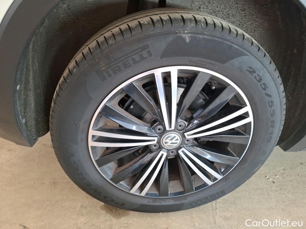  Volkswagen  Tiguan VOLKSWAGEN  / 2016 / 5P / SUV 2.0 TDI 190 DSG7 Carat Exclusive 4Motion #15