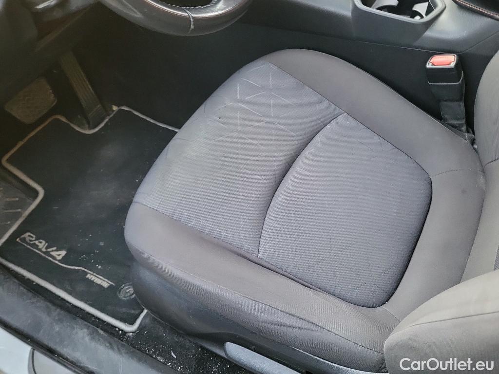  Toyota  RAV4 TOYOTA  / 2018 / 5P / todoterreno 2.5l 220H Advance 4WD #3