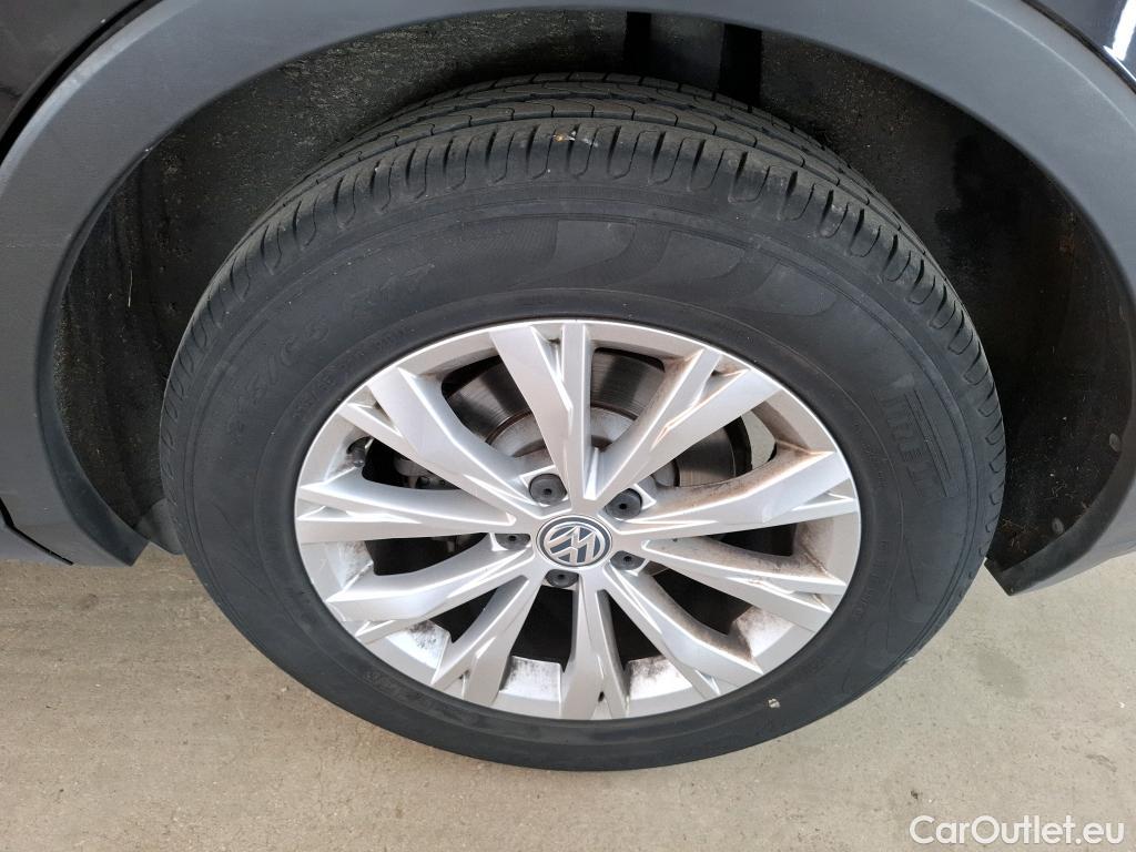  Volkswagen  Tiguan VOLKSWAGEN  / 2016 / 5P / SUV 1.5 TSI 150 EVO BMV6 Confortline #99