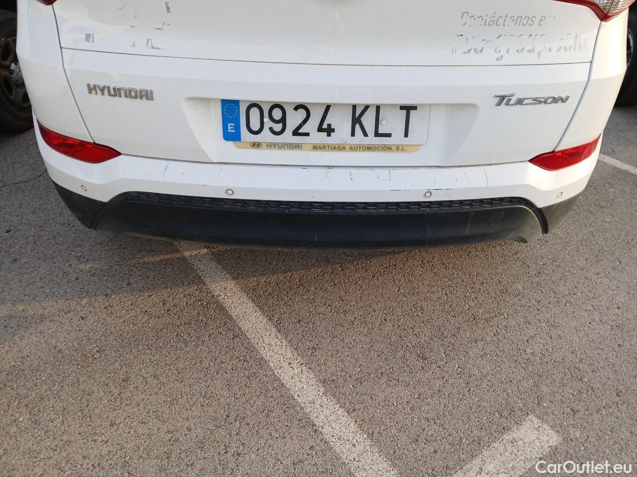  Hyundai  Tucson HYUNDAI  / 2015 / 5P / todoterreno 1.7 CRDi 85kW (115CV) BDrive Essence 4x2 #17