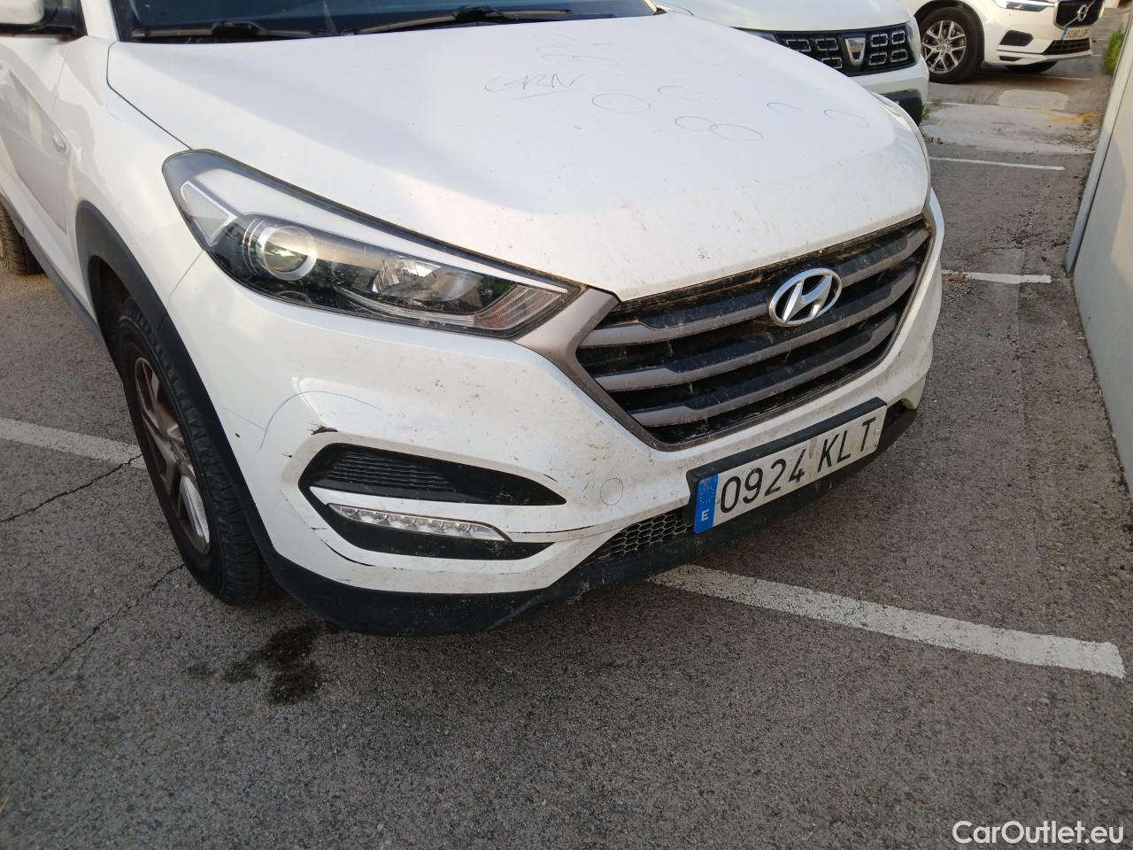  Hyundai  Tucson HYUNDAI  / 2015 / 5P / todoterreno 1.7 CRDi 85kW (115CV) BDrive Essence 4x2 #2