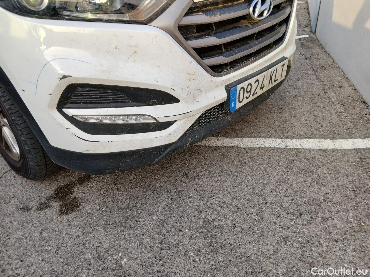  Hyundai  Tucson HYUNDAI  / 2015 / 5P / todoterreno 1.7 CRDi 85kW (115CV) BDrive Essence 4x2 #4