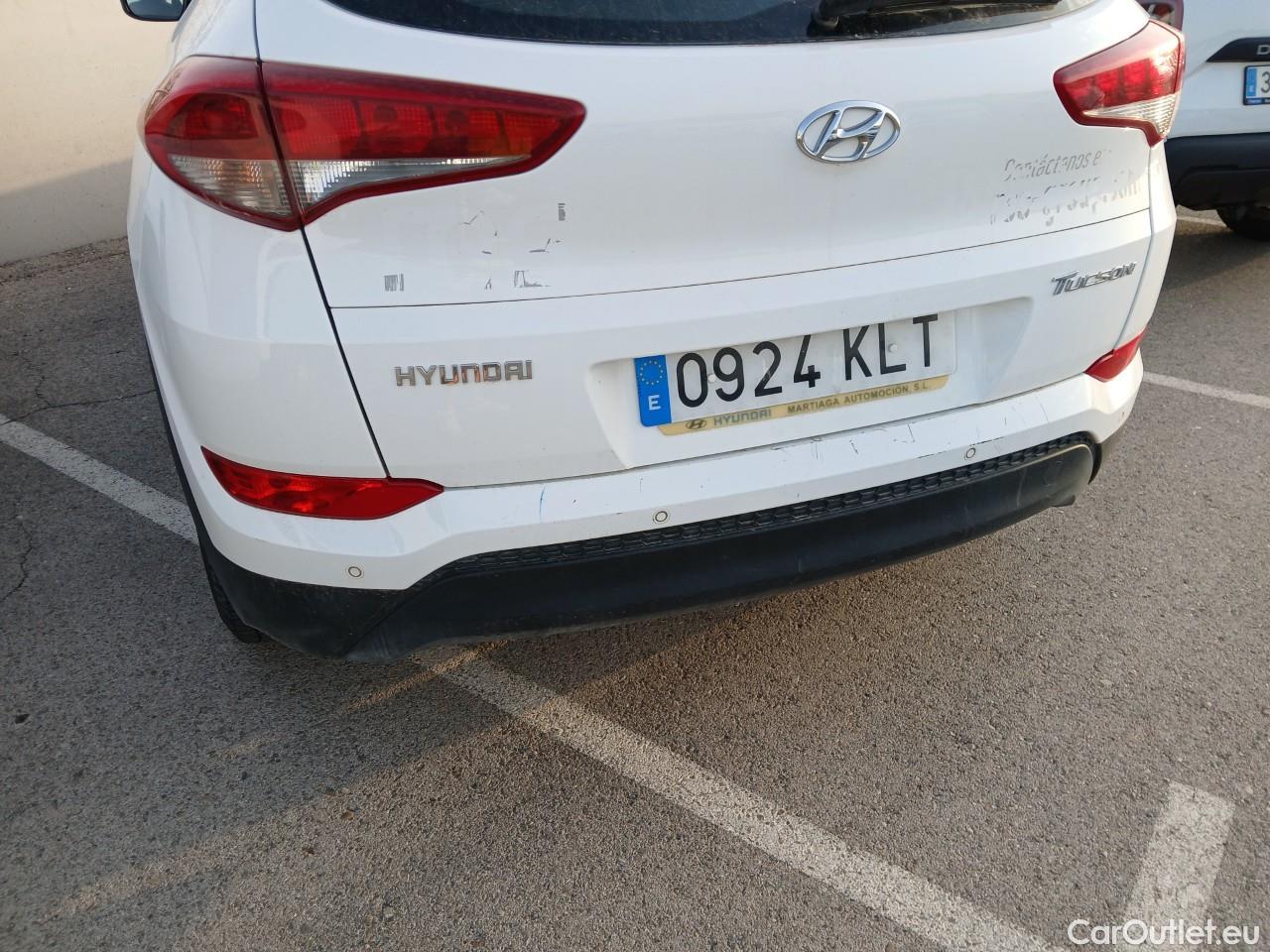  Hyundai  Tucson HYUNDAI  / 2015 / 5P / todoterreno 1.7 CRDi 85kW (115CV) BDrive Essence 4x2 #16