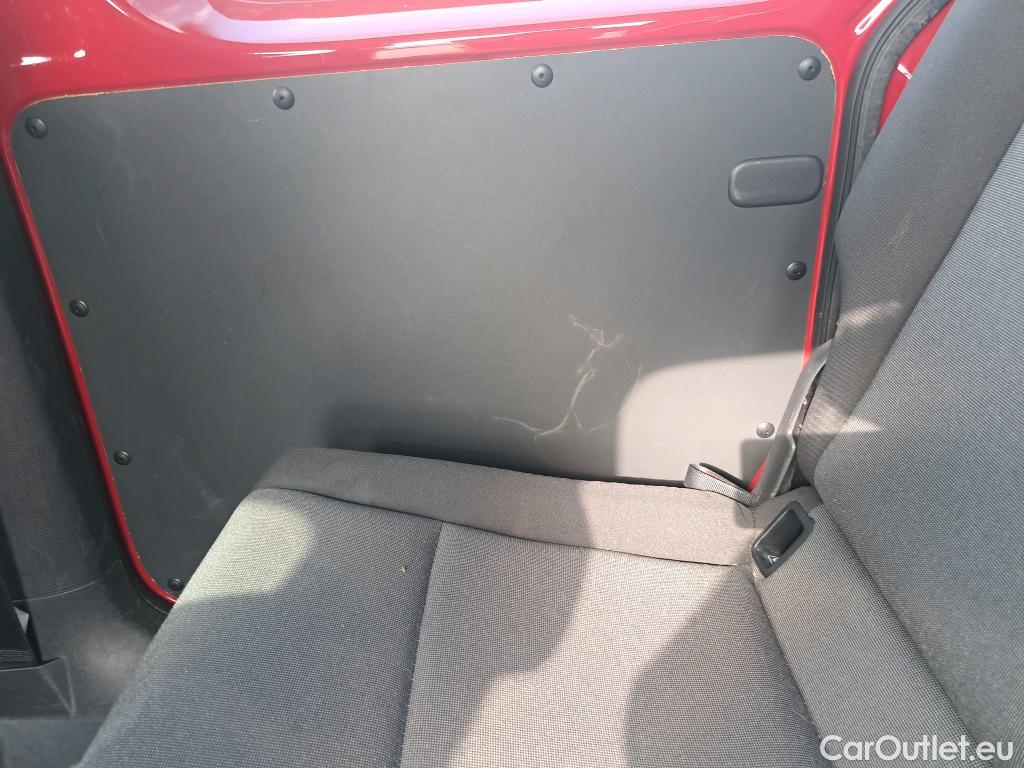  Volkswagen  Caddy VOLKSWAGEN  / 2015 / 4P / combi Business Profesional Kombi 2.0 TDI 75kW #45