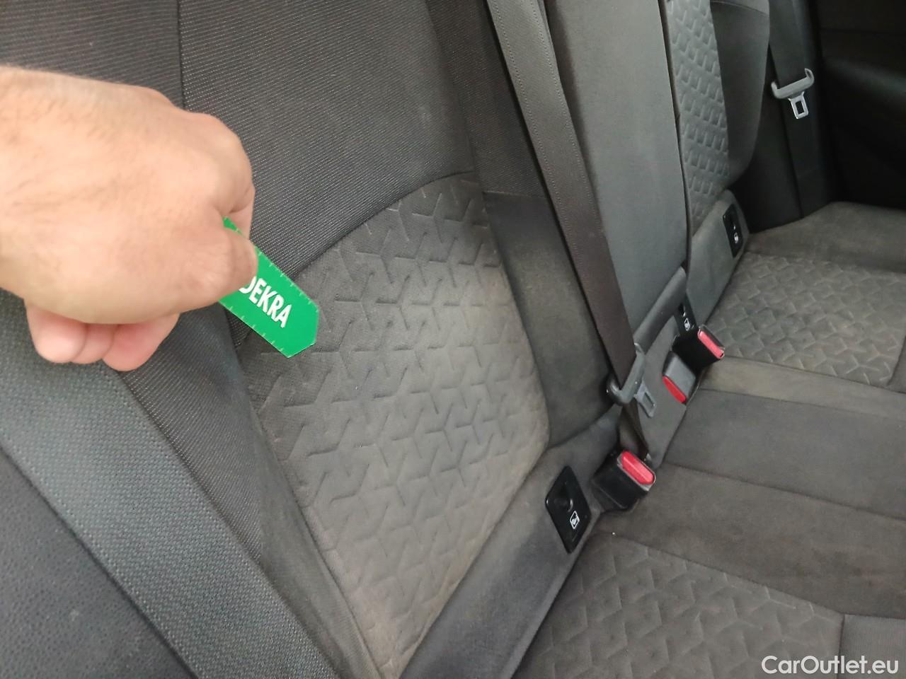  Toyota  Corolla TOYOTA  1.8 125H ACTIVE TECH E-CVT #40