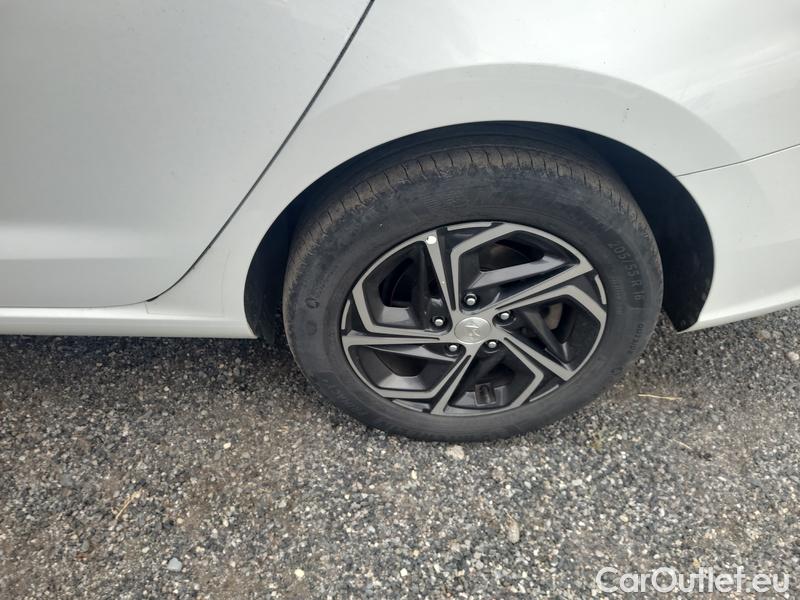  Hyundai  i30   cw (PD)(2017->)  kom.1.5T-GDI Family Smart #23