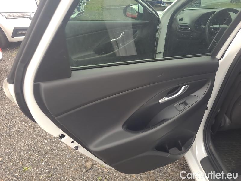  Hyundai  i30   cw (PD)(2017->)  kom.1.5T-GDI Family Smart #17