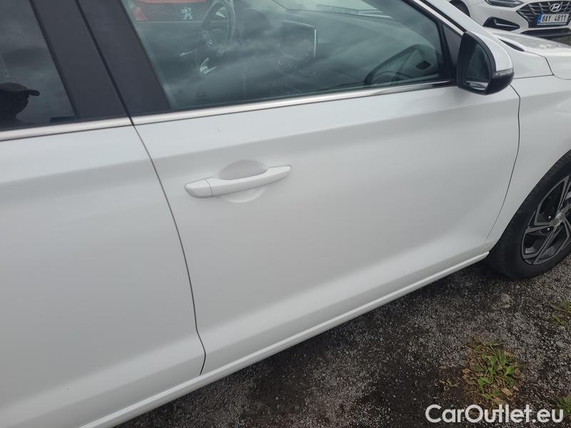  Hyundai  i30   cw (PD)(2017->)  kom.1.5T-GDI Family Smart #11