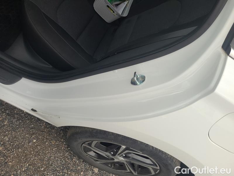  Hyundai  i30   cw (PD)(2017->)  kom.1.5T-GDI Family Smart #9