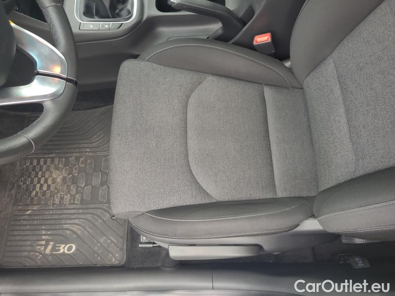  Hyundai  i30   cw (PD)(2017->)  kom.1.0TGDI 120 Smart #16