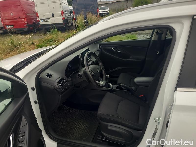  Hyundai  i30   cw (PD)(2017->)  kom.1.5T-GDI Family Smart #7