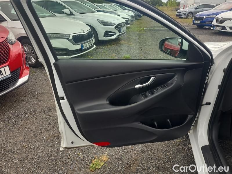  Hyundai  i30   cw (PD)(2017->)  kom.1.5T-GDI Family Smart #18