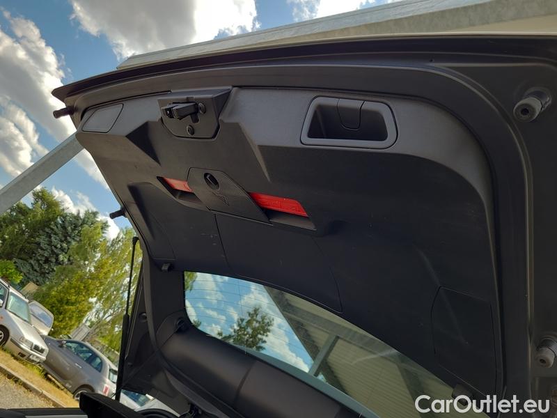  Peugeot  3008  (2016)  1.5bHDi 130 Allure AT #9