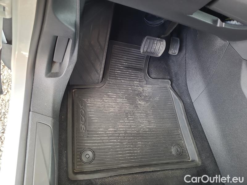  Peugeot  3008  (2016)  1.5bHDi 130 Allure AT #3