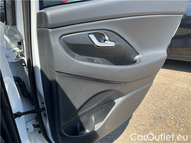  Hyundai  i30  kom.1.5TGDI FamilySmart AT #2