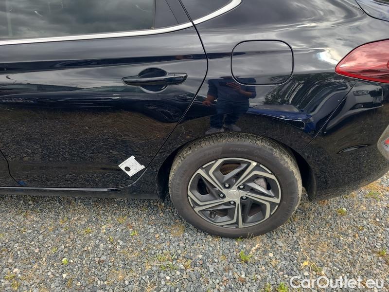  Hyundai  i30  Fastback (2018 ->)1.0TGDI 120 Smart AT #11