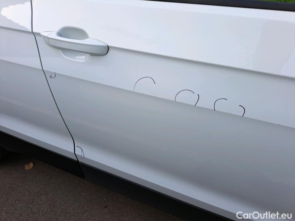  Volkswagen  T-ROC VOLKSWAGEN T-Cross / 2018 / 5P / todoterreno Advance 1.0 TSI 85kW (115CV) DSG (AC) #16