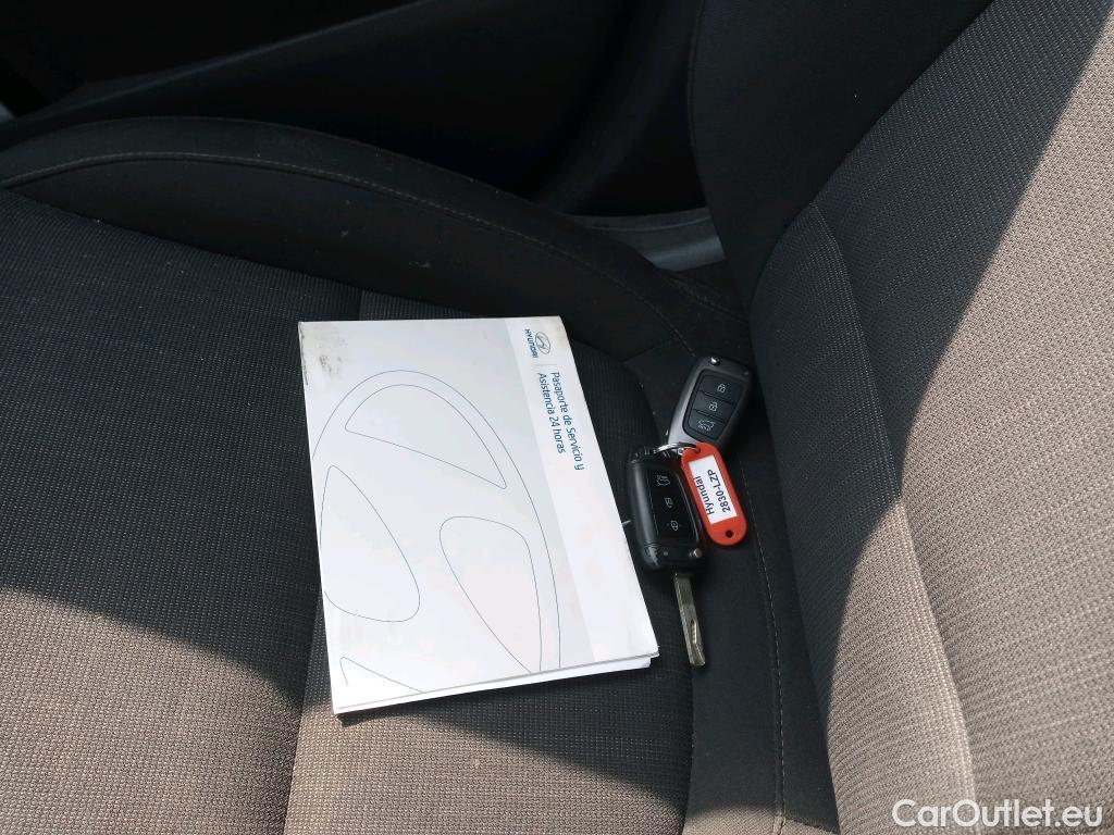  Land Rover  Discovery HYUNDAI Kona / 2020 / 5P / todoterreno 1.6 GDI HEV Maxx DCT #26