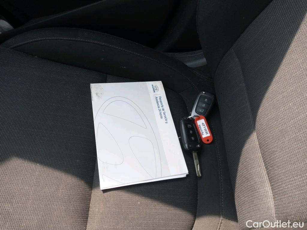  Land Rover  Discovery HYUNDAI Kona / 2020 / 5P / todoterreno 1.6 GDI HEV Maxx DCT #25