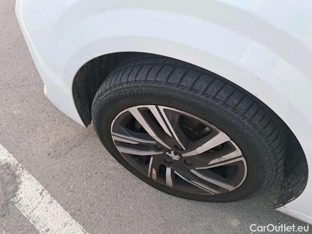  Peugeot  208  Allure 1.2 Puretech 100CV MT6 E6d #15