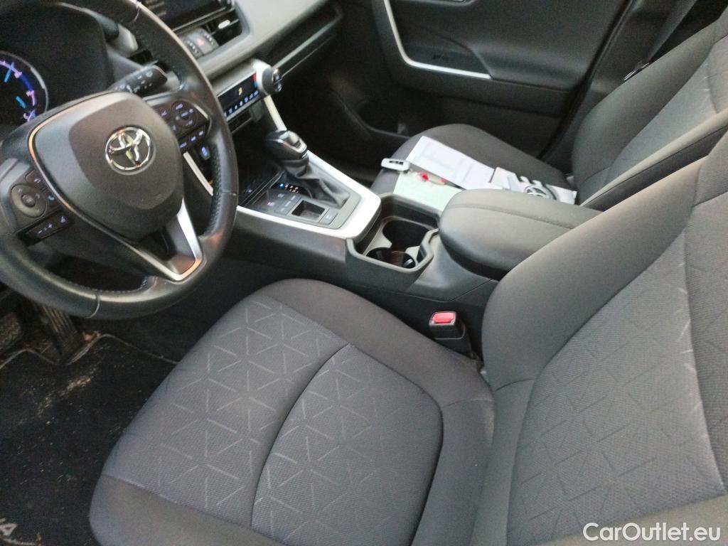 Toyota  RAV4 TOYOTA  / 2018 / 5P / todoterreno 2.5l 220H Advance #16