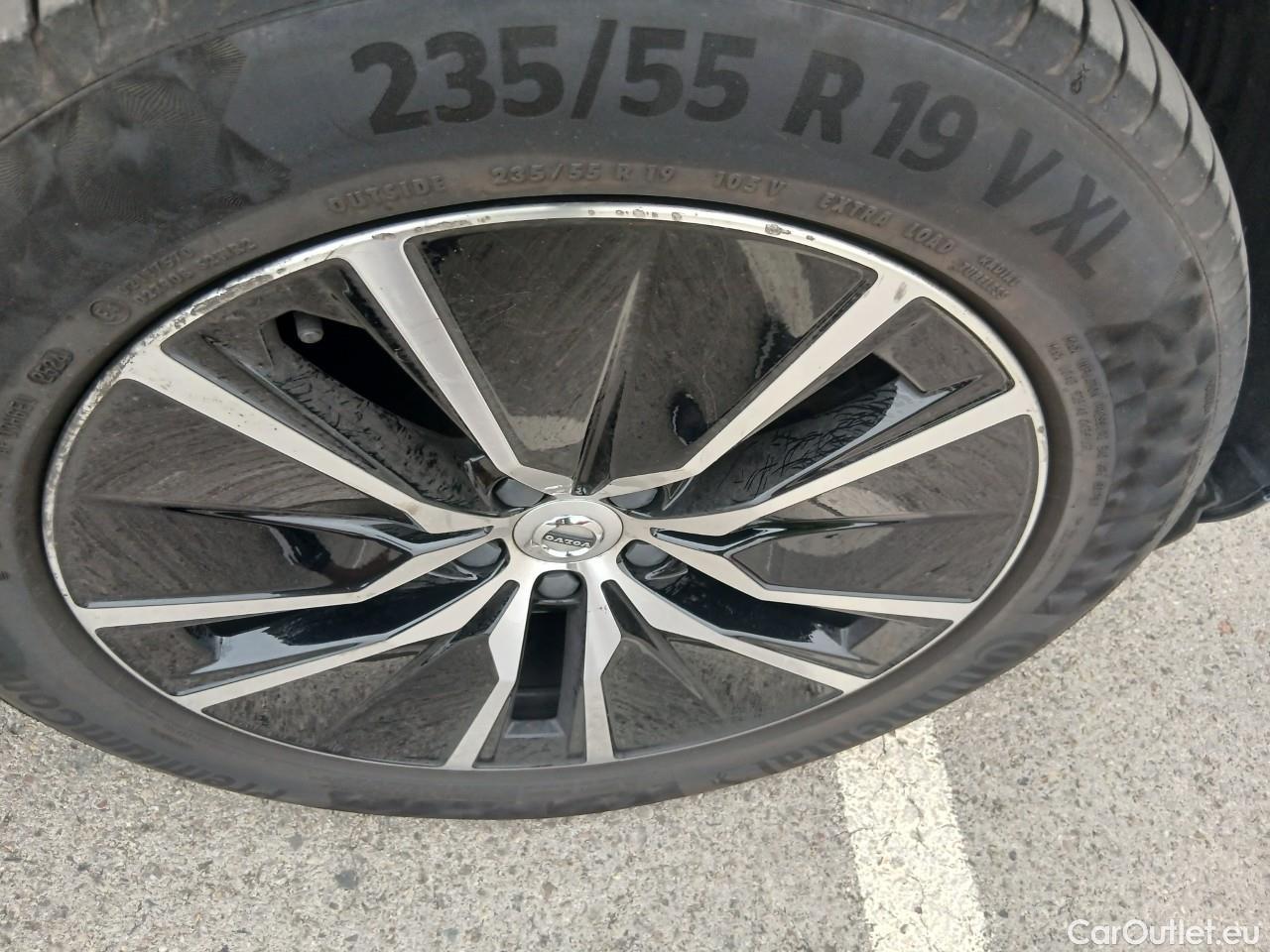  Volvo  XC90  Momentum Plug-In Hybrid AWD 2.0 T8 Twin Engine 390CV AT8 7 Plazas E6dT #40