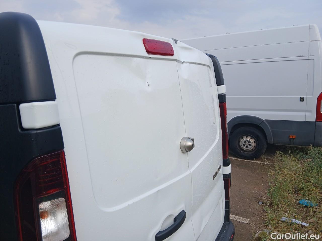  Renault  Trafic RENAULT  / 2019 / 4P / furgón Furgón 27 L1H1 Energy BluedCi 88 kW #22