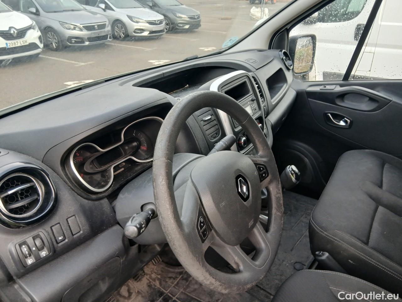  Renault  Trafic RENAULT  / 2019 / 4P / furgón Furgón 27 L1H1 Energy BluedCi 88 kW #53