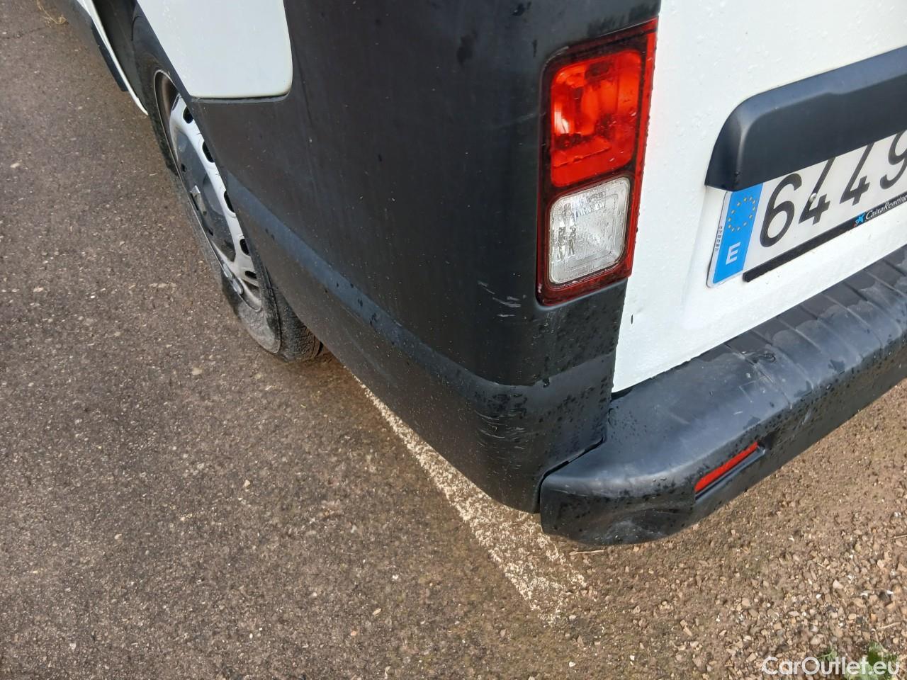  Renault  Trafic RENAULT  / 2019 / 4P / furgón Furgón 27 L1H1 Energy BluedCi 88 kW #17
