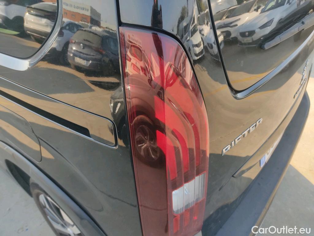  Peugeot  RIFTER PEUGEOT  / 2018 / 5P / monovolumen compacto GT Line Standard BlueHDi 96kW #33