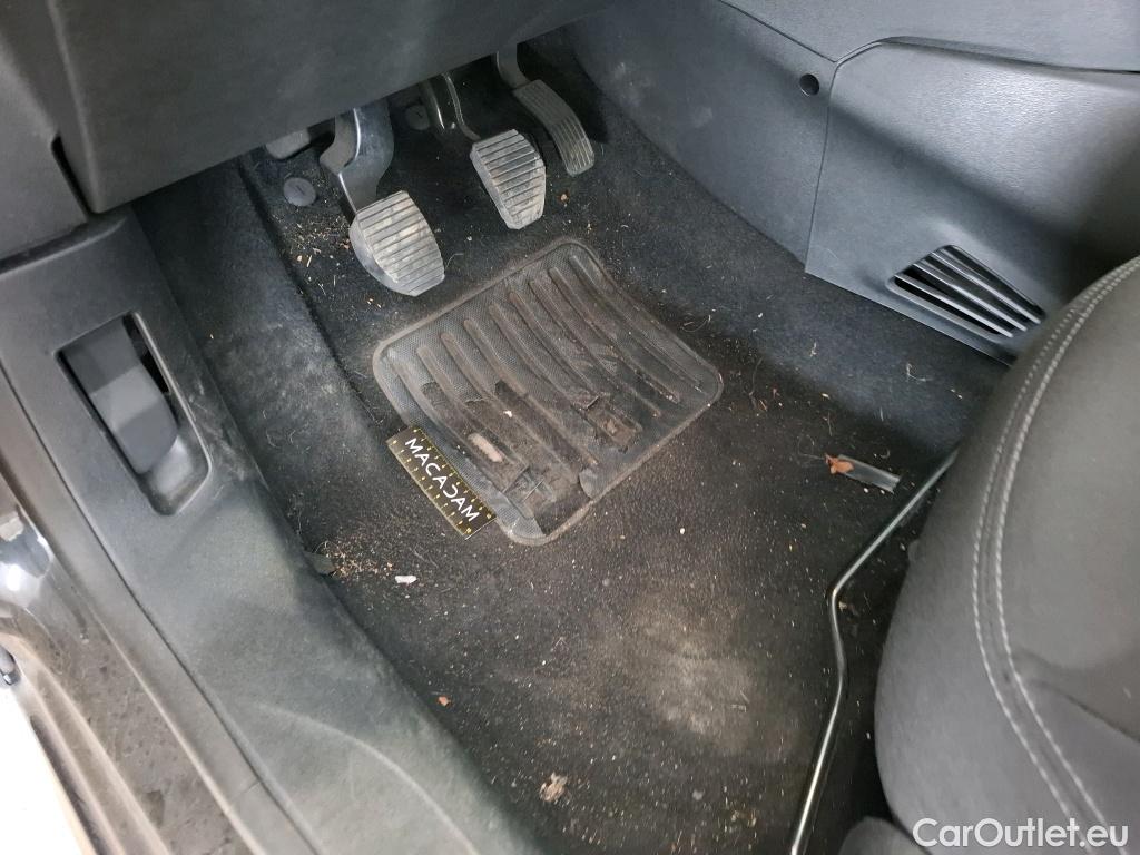  Peugeot  208  Affaire Premium Pack 1.2 80CV BVM5 E6dT #1
