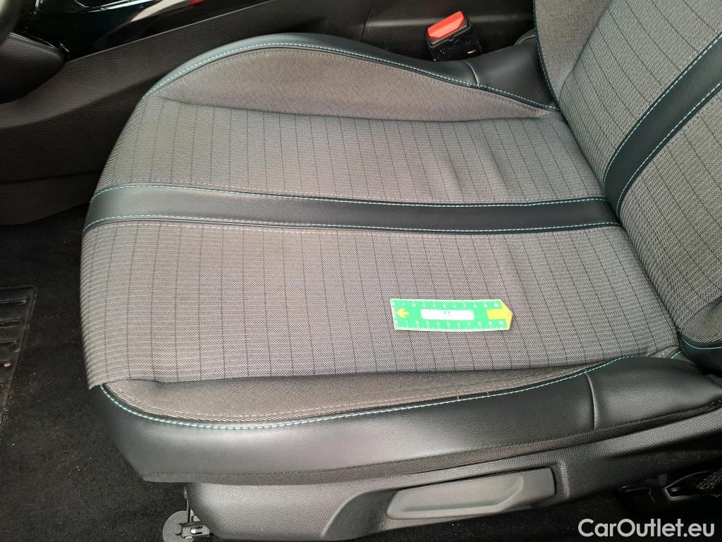  Peugeot  2008  Allure Business 1.5 HDi 130CV BVA8 E6d #1