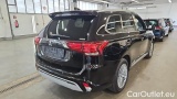  Mitsubishi  Outlander 2.4 MIVEC PLUG-IN HYBRID 4WD Top #4