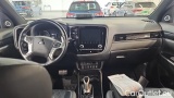  Mitsubishi  Outlander 2.4 MIVEC PLUG-IN HYBRID 4WD Top #6
