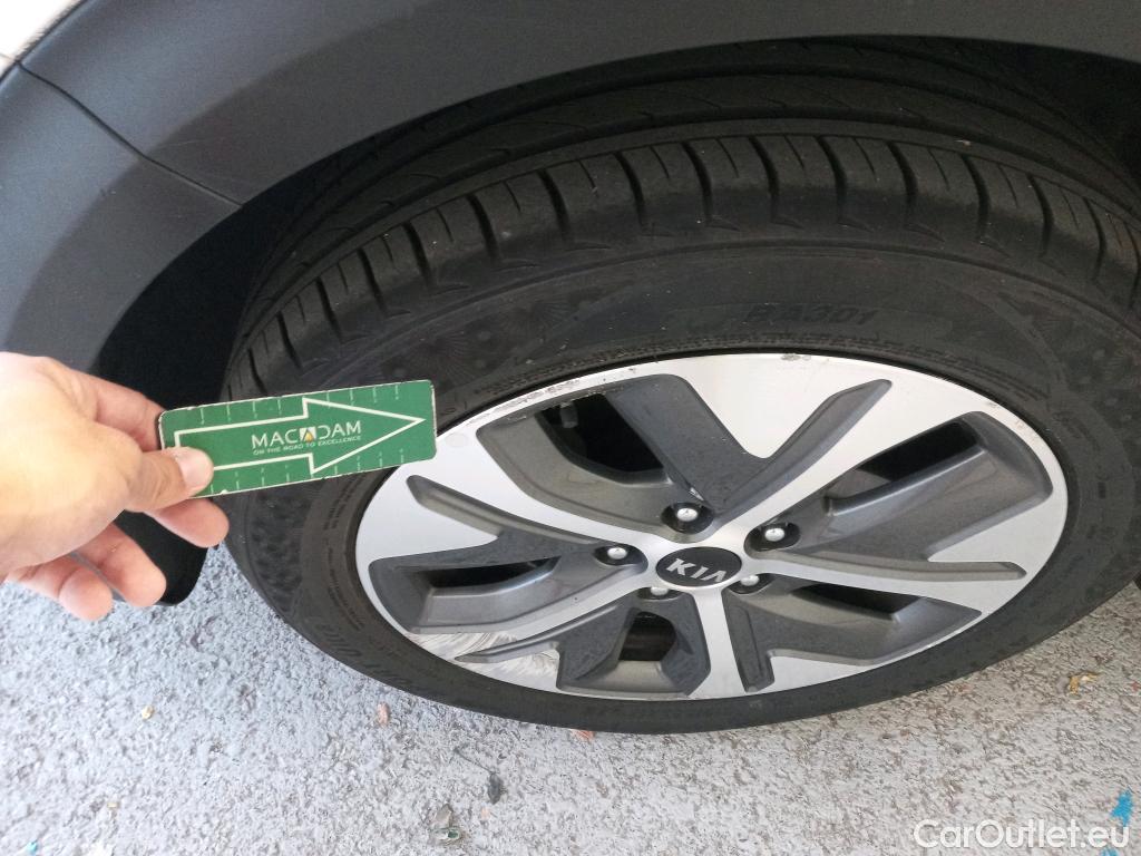  KIA  Niro  e- Drive 205CV #12