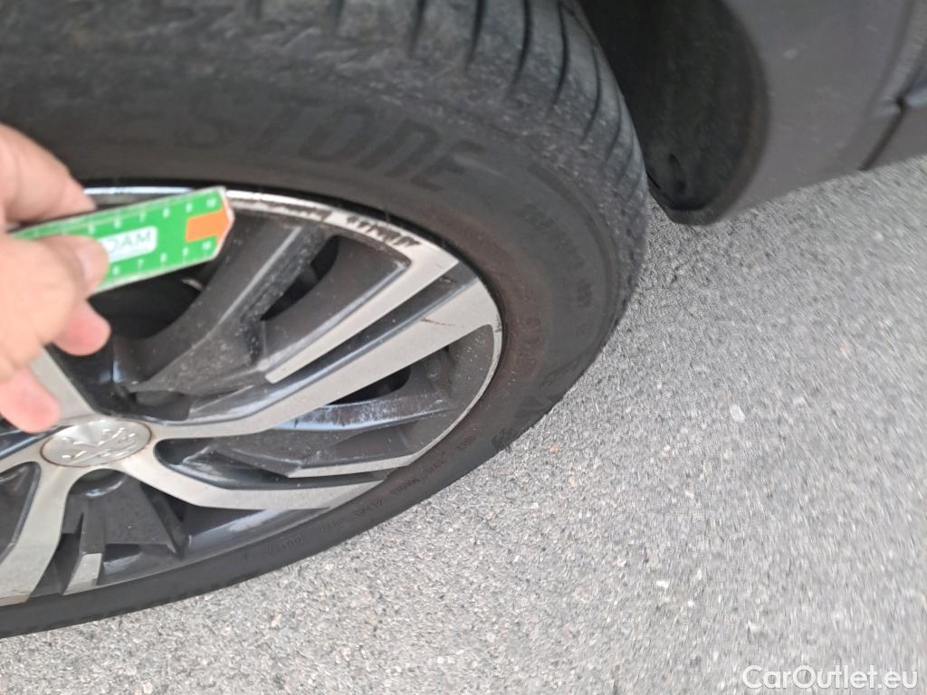  Peugeot  3008  Allure 1.2 PureTech 130CV AT8 E6d #21