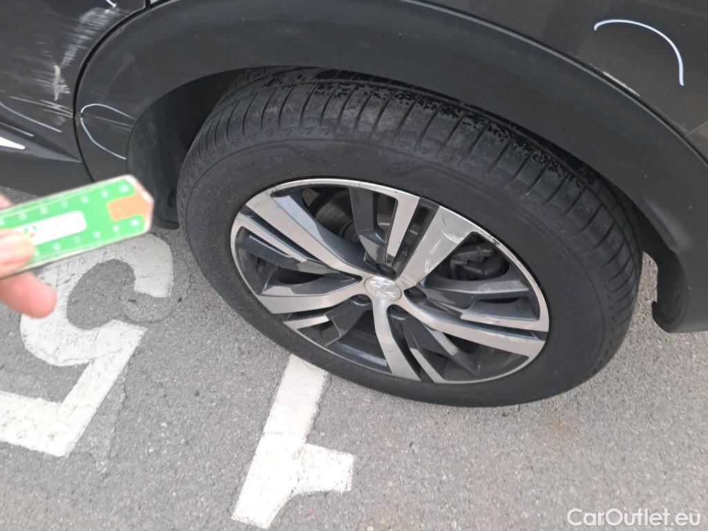  Peugeot  3008  Allure 1.2 PureTech 130CV AT8 E6d #18