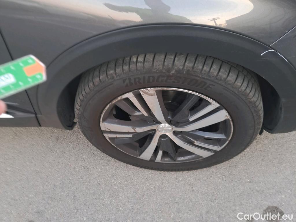  Peugeot  3008  Allure 1.2 PureTech 130CV AT8 E6d #39