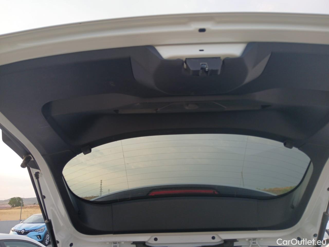  Peugeot  2008  Allure Pack 1.2 PureTech 130CV AT8 E6d #3