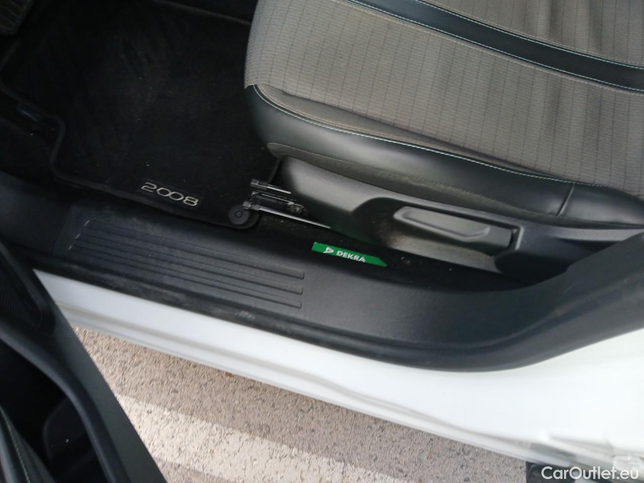  Peugeot  2008  Allure Pack 1.2 PureTech 130CV AT8 E6d #2