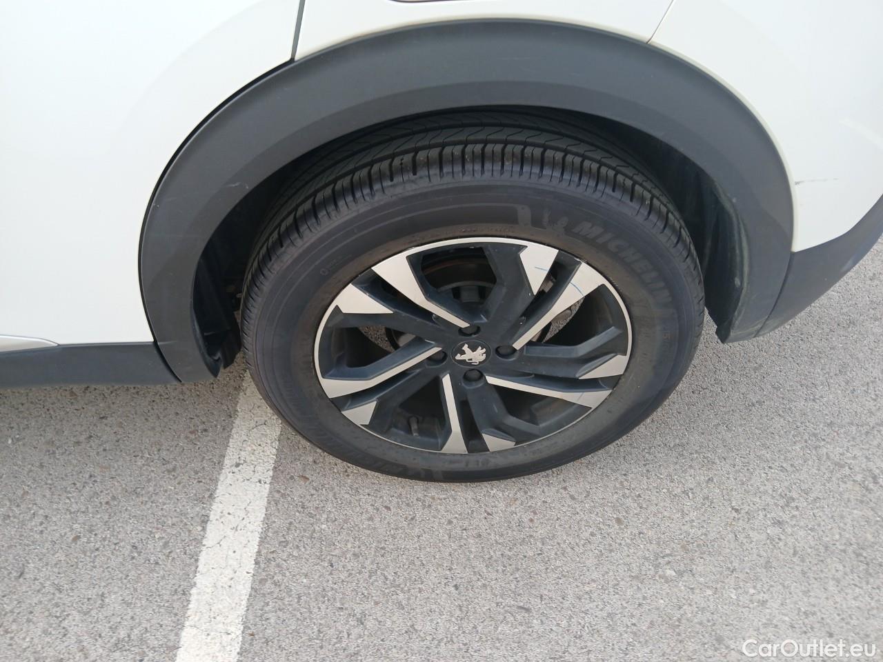  Peugeot  2008  Allure Pack 1.2 PureTech 130CV AT8 E6d #23