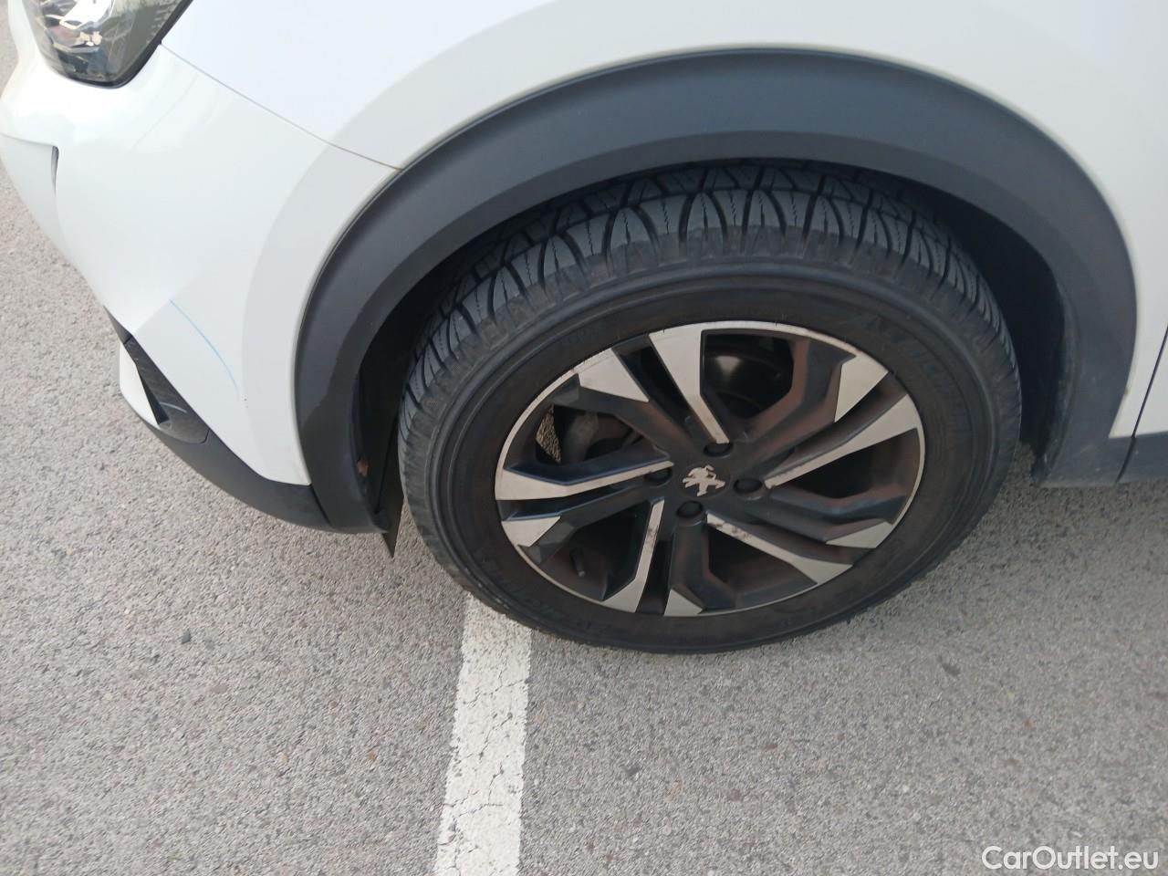  Peugeot  2008  Allure Pack 1.2 PureTech 130CV AT8 E6d #16