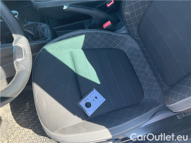  Skoda  Fabia Com.1.0TSI 70 Ambition 5d #14