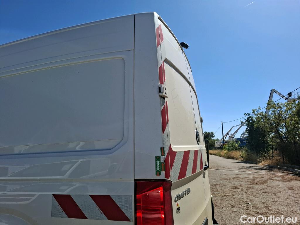  Volkswagen  Crafter  Fourgon Fourgon 35 mittlerer Radstand mit Hochdach FWD 2.0 140CV BVM6 #40