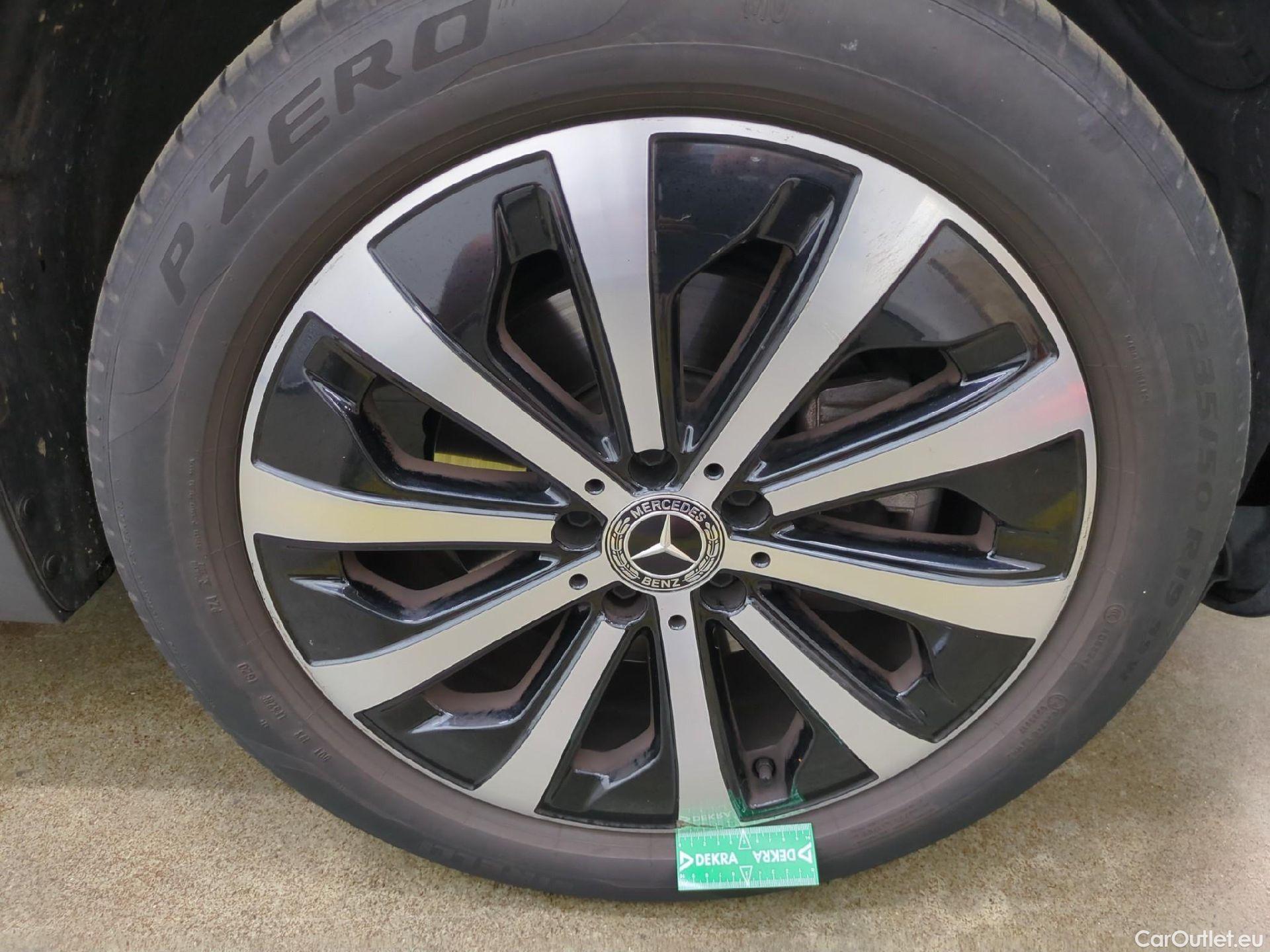  Mercedes  GLA MERCEDES-BENZ  / 2020 / 5P / SUV 1.3  200 PROGRESSIVE LINE DCT #4