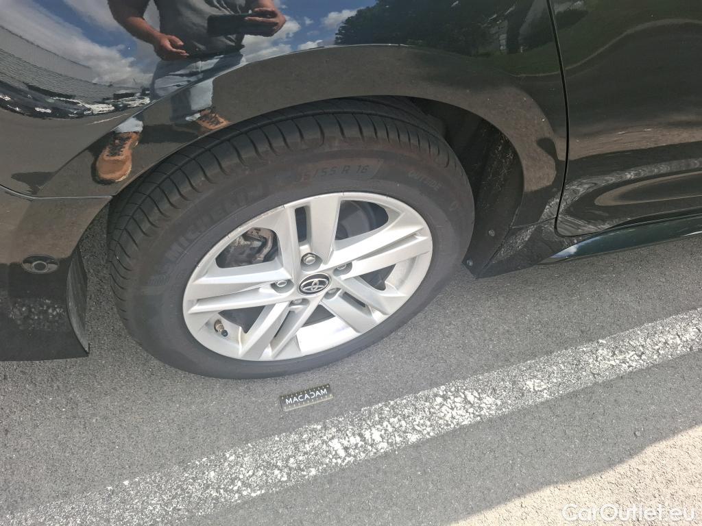  Toyota  Corolla TOYOTA  Touring Sports / 2018 / 5P / Break Hybride 122h Dynamic Business Stage Acad #14